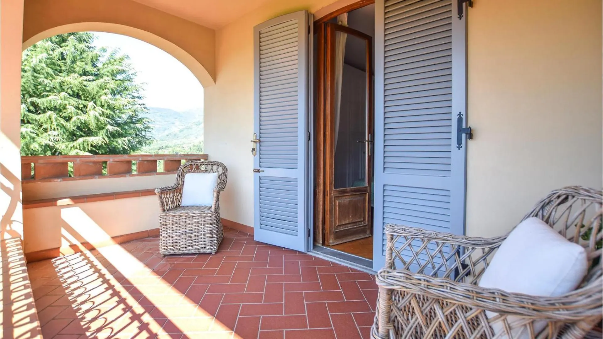 4 Bedroom Cozy Home In Camaiore Italia