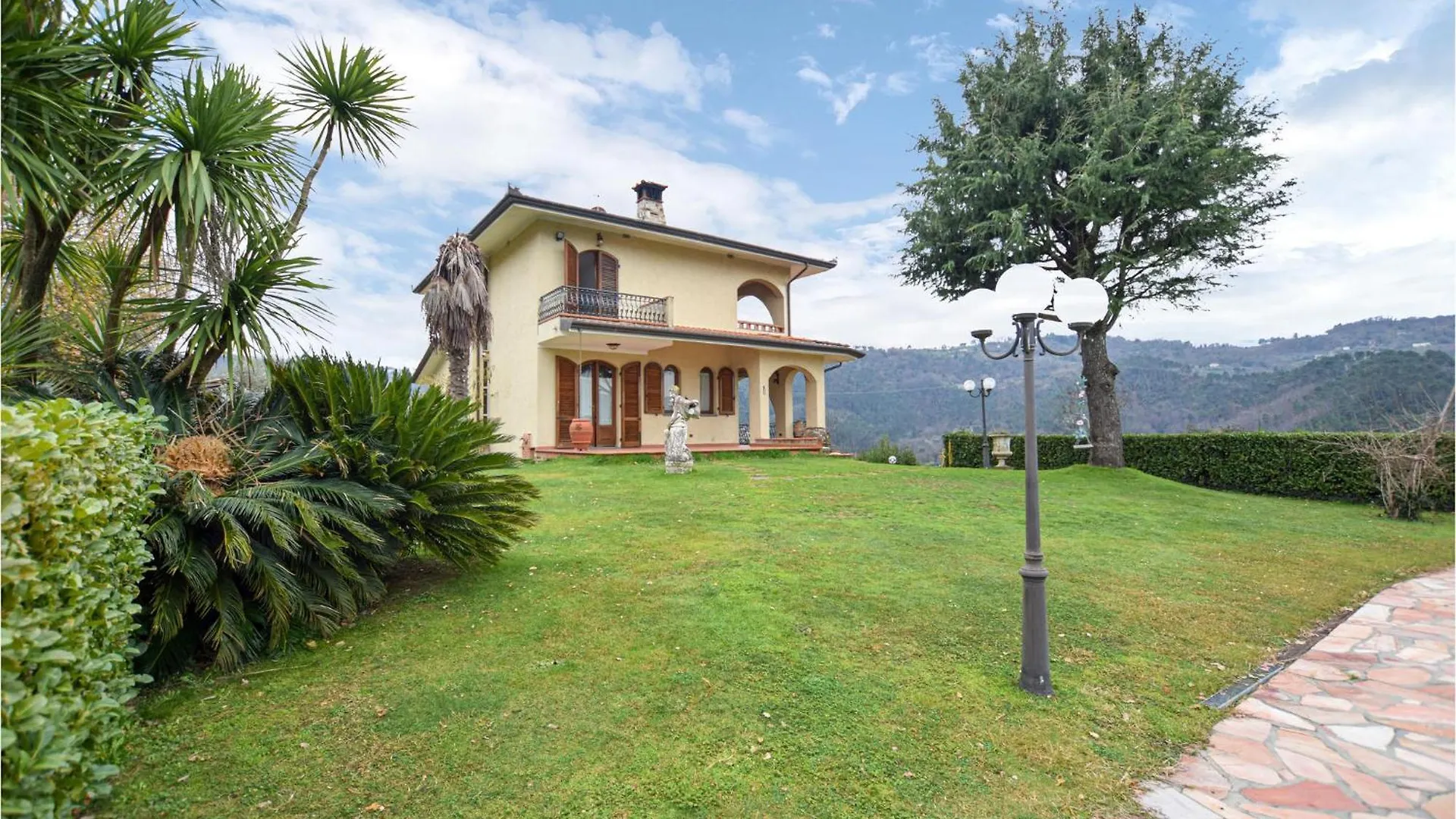 4 Bedroom Cozy Home In Camaiore