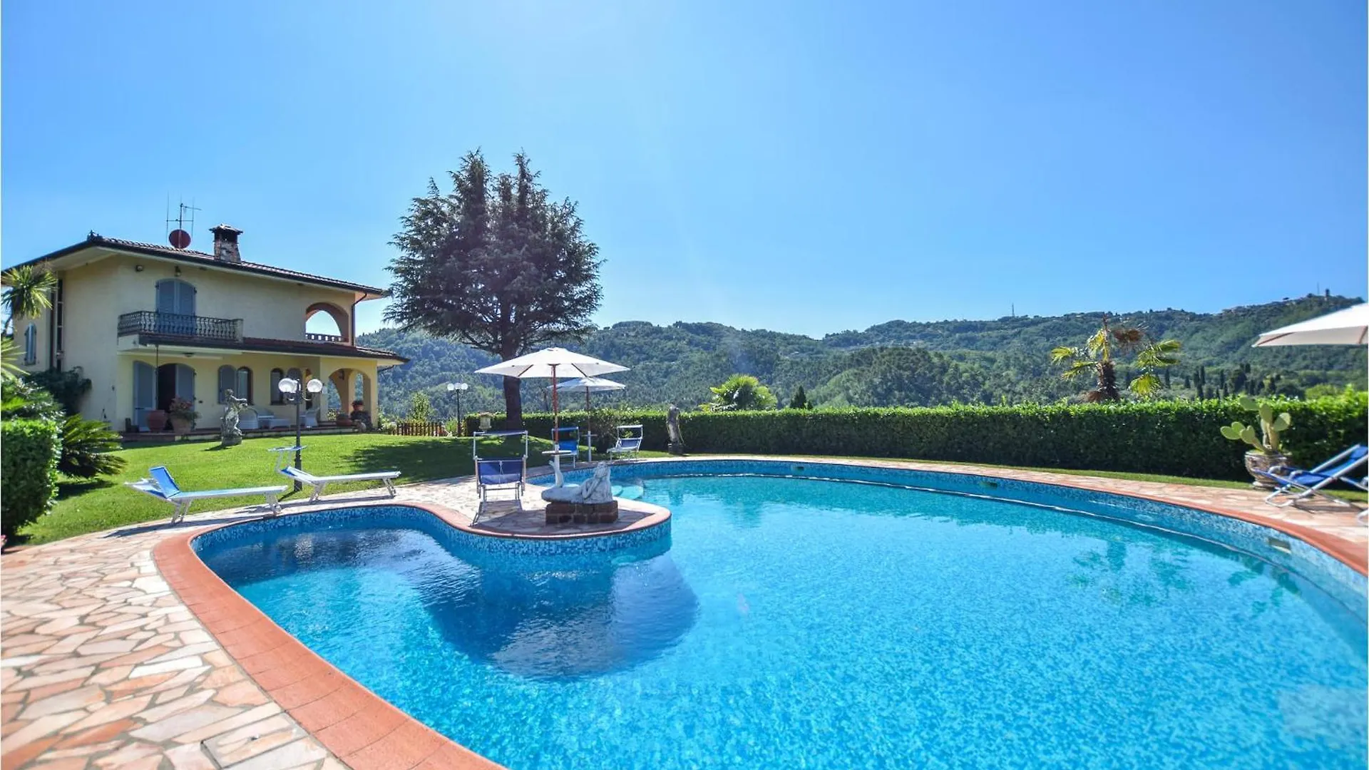 4 Bedroom Cozy Home In Camaiore