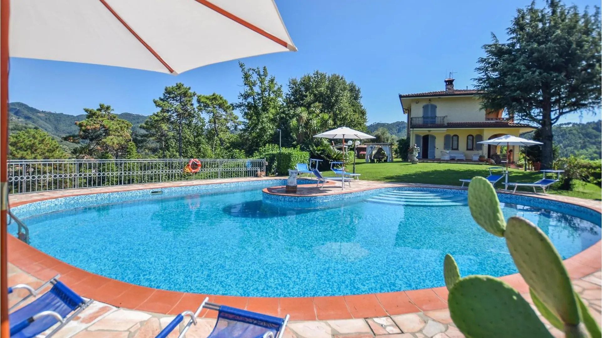 4 Bedroom Cozy Home In Camaiore 0*,
